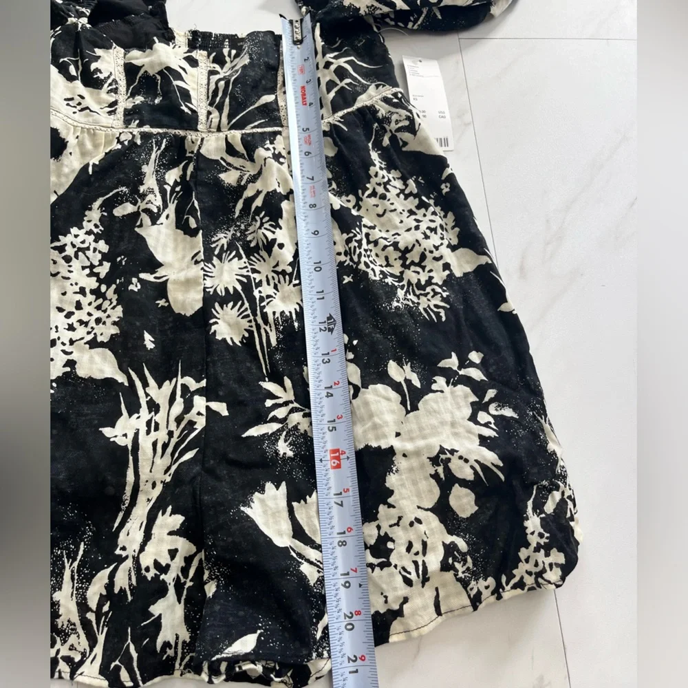 NWT Urban Outfitters Floral Puffed Sleeve Cotton Romper Size Xs